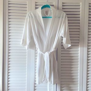 Aegean Apparel short, lightweight waffle weave white robe. Size small. Like new
